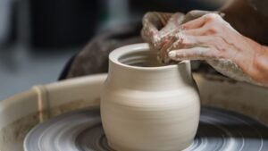 من طرق التشكيل المباشر للخزف؟