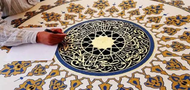 التكرار والتوازن من عناصر تكوين وحدة زخرفيه بسيطة متشعبه؟